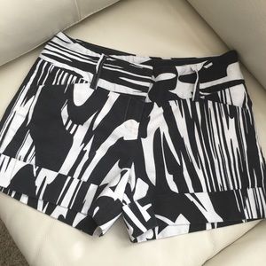 Express Design Studio Zebra Print Shorts size 0. 🌹